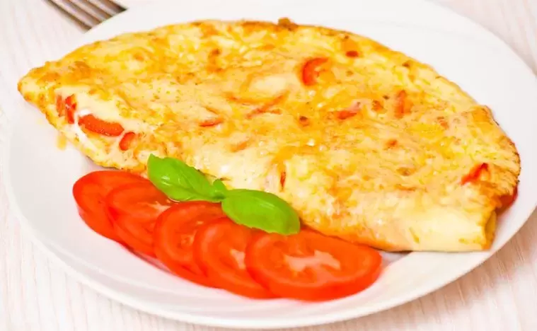 Omelette with tomatoes for an egg diet