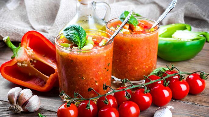 A detox smoothie made with cherry tomatoes and peppers to recharge your batteries and promote weight loss