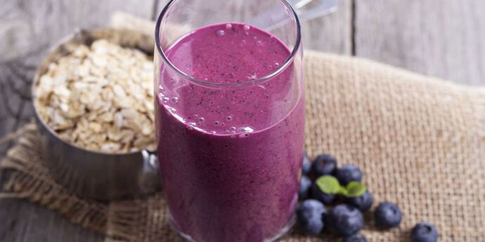 Blueberry and oatmeal smoothie is a healthy way to lose weight