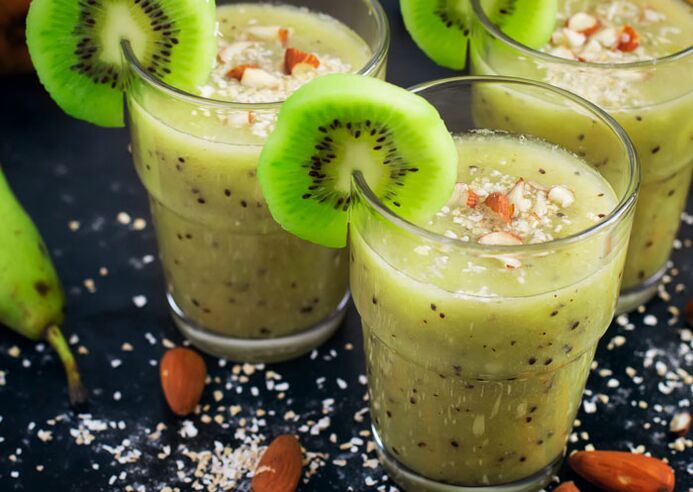 Kiwi and ripe banana smoothie for weight loss