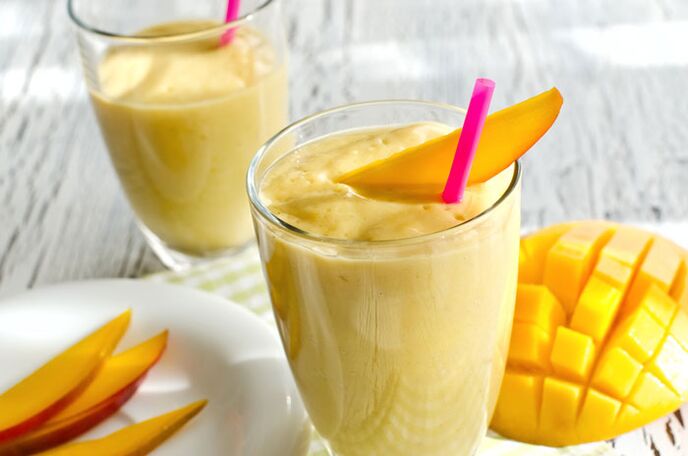 Mango, orange and yogurt smoothie for weight loss